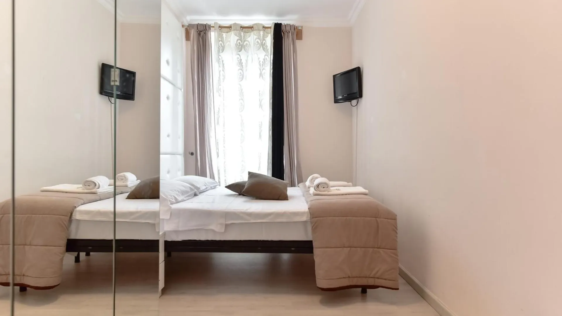 Apartment Camera Budget 2 A Fontana Rome Italy